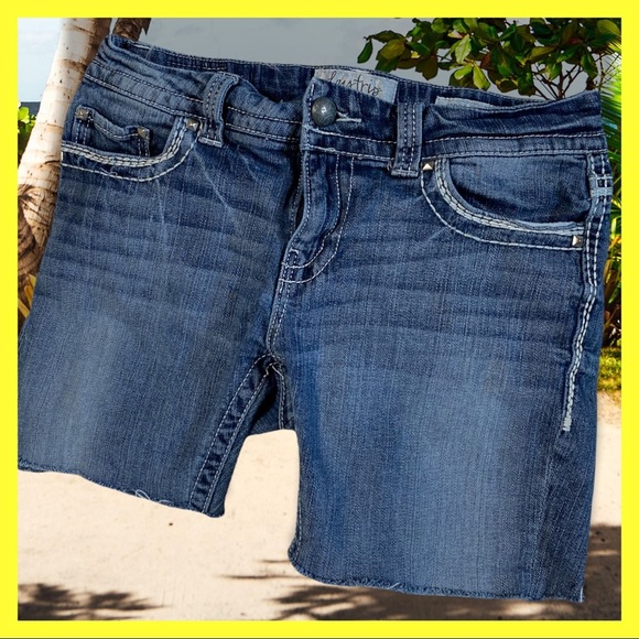 Daytrip Pants - DayTrip Jean Shorts 30 regular in wonderful condition